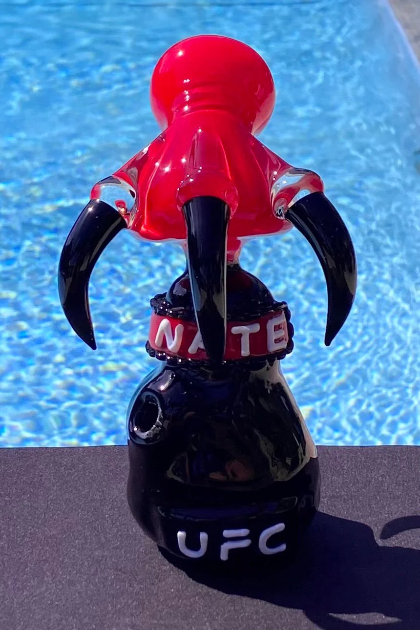 The Glass Cure - 6.25" UFC Fight Glove Nick Diaz Dragon Claw Bubbler (10MM Female) (310g) - Image 2
